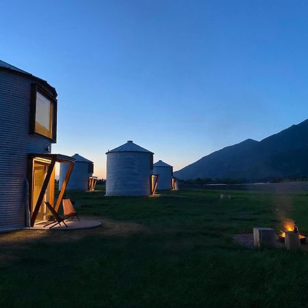 Clark Farm Silos - 5 Silo Mountain View Retreat 칼리스펠 외부 사진