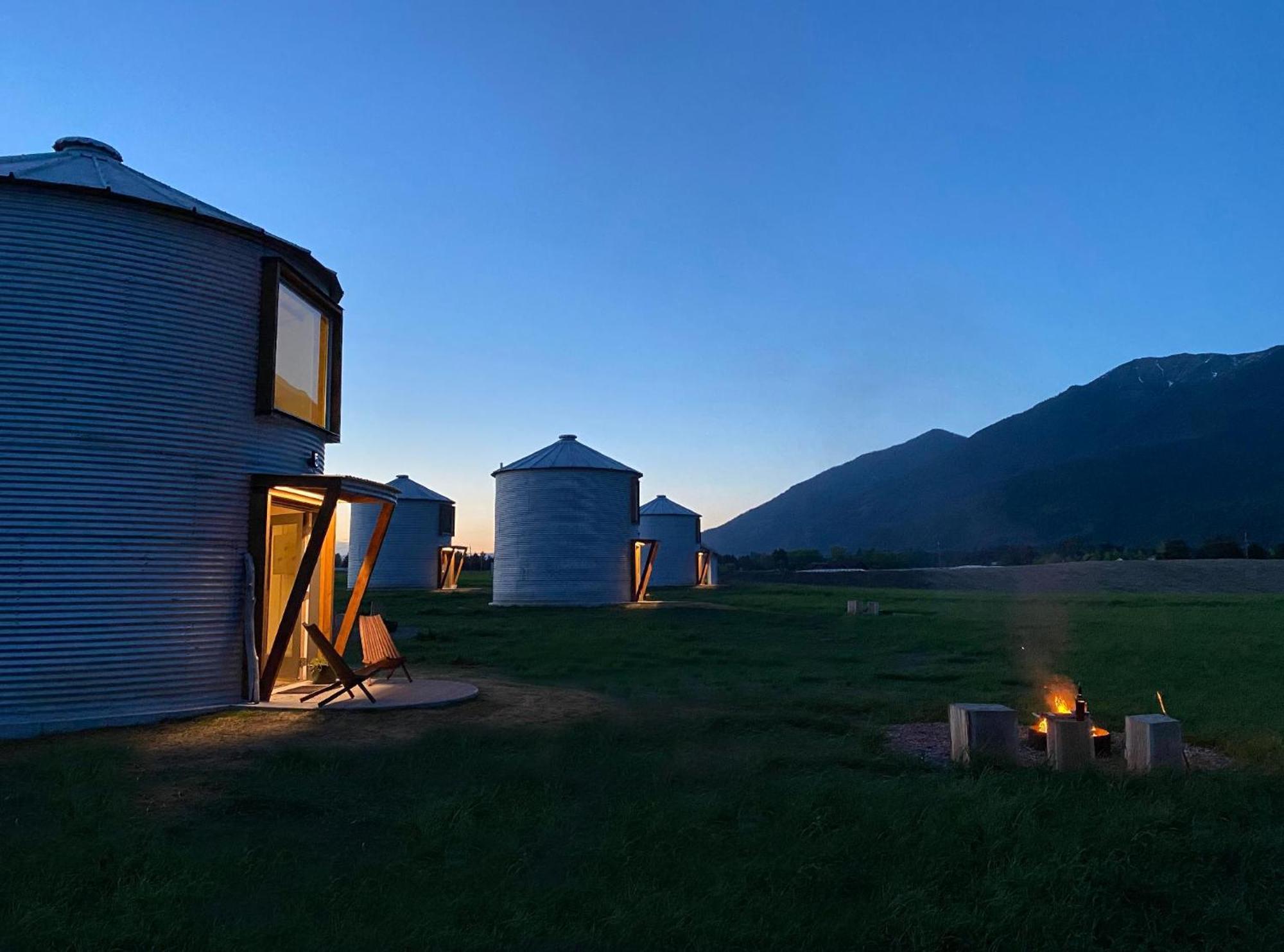 Clark Farm Silos - 5 Silo Mountain View Retreat 칼리스펠 외부 사진