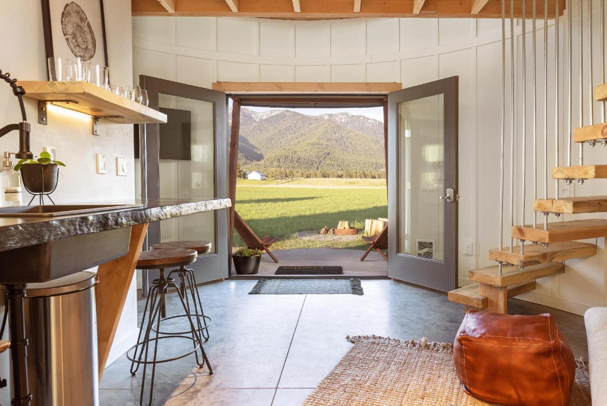 Clark Farm Silos - 5 Silo Mountain View Retreat 칼리스펠 외부 사진