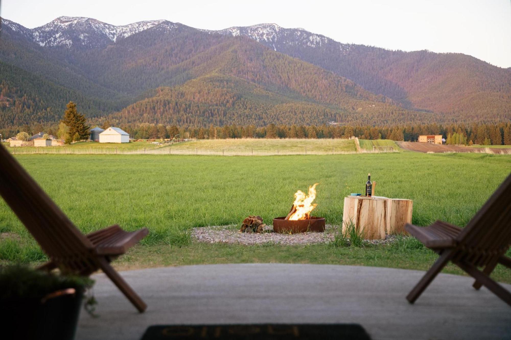 Clark Farm Silos - 5 Silo Mountain View Retreat 칼리스펠 외부 사진