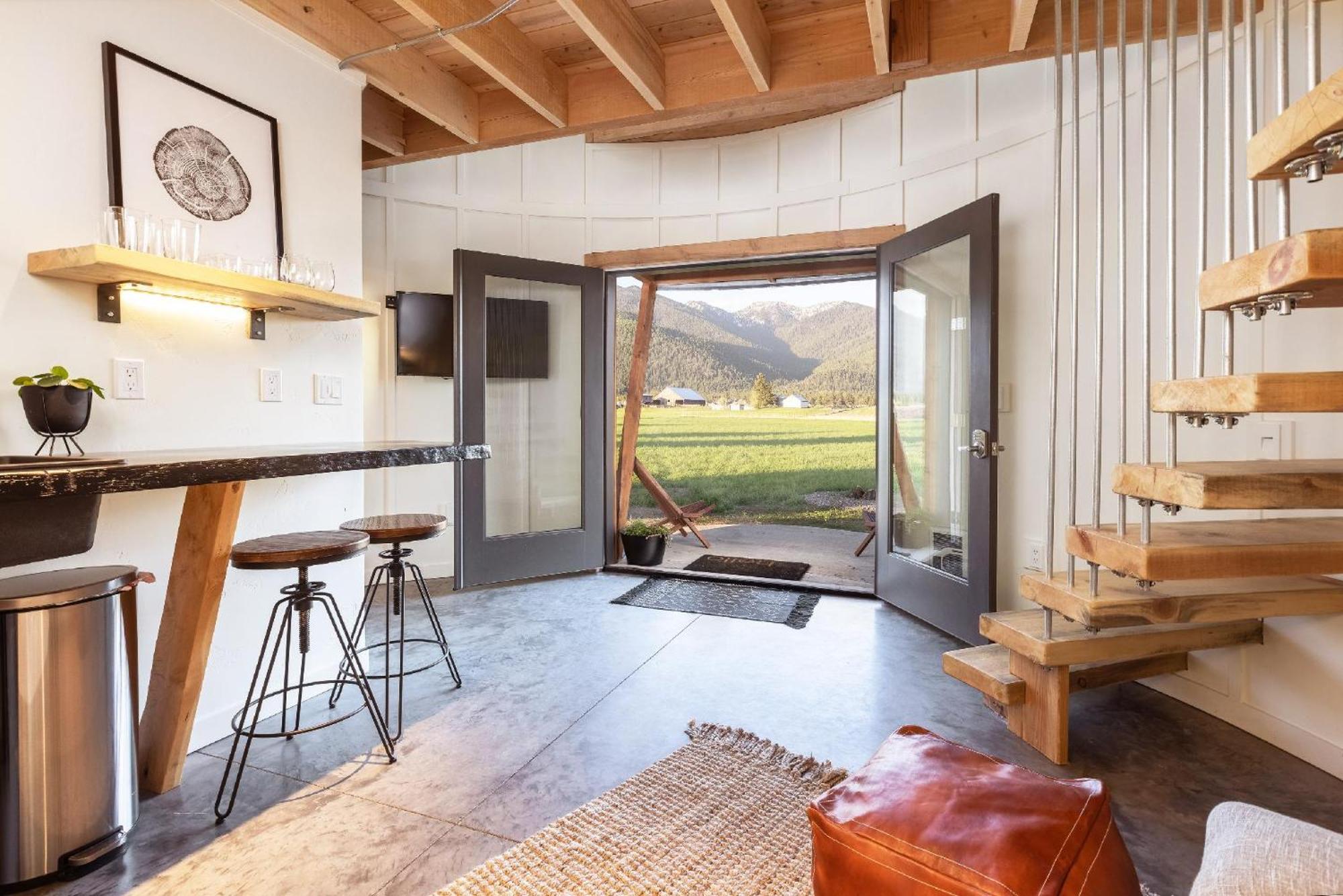 Clark Farm Silos - 5 Silo Mountain View Retreat 칼리스펠 외부 사진
